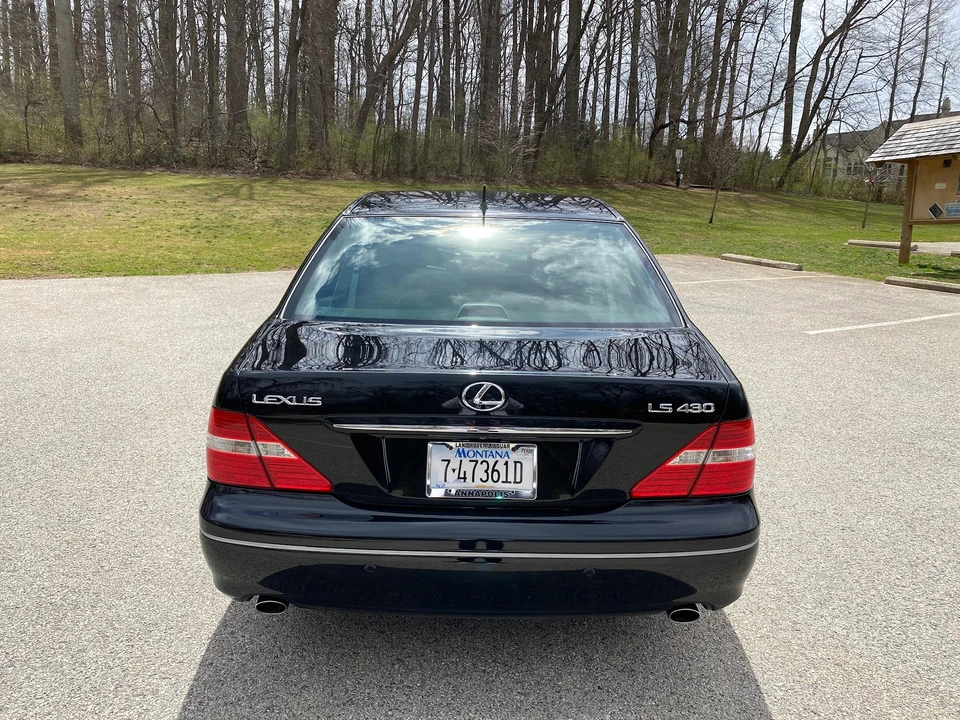 2005 Lexus LS 3rd Gen - Image 11 of 31