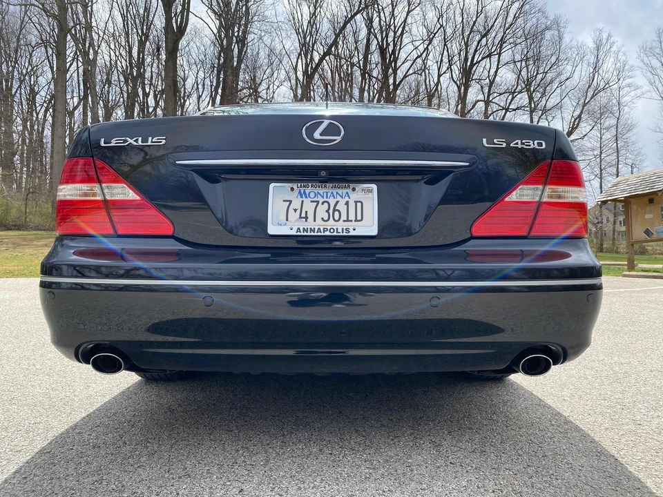 2005 Lexus LS 3rd Gen - Image 13 of 31
