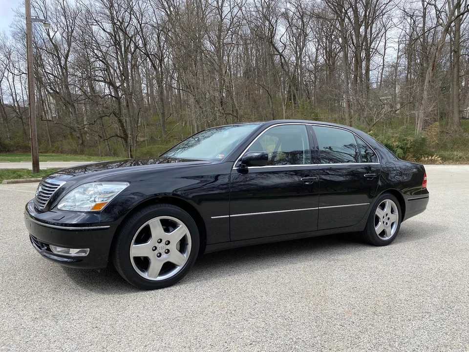 2005 Lexus LS 3rd Gen - Image 18 of 31