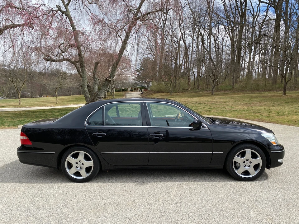 2005 Lexus LS 3rd Gen - Image 5 of 31