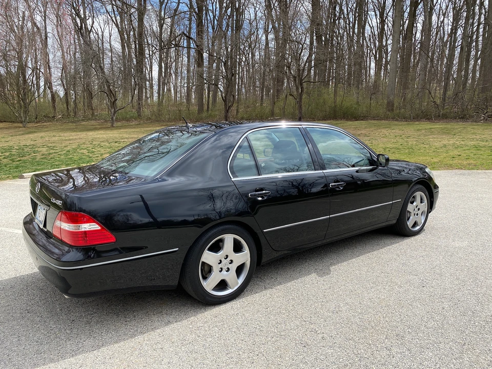 2005 Lexus LS 3rd Gen - Image 7 of 31