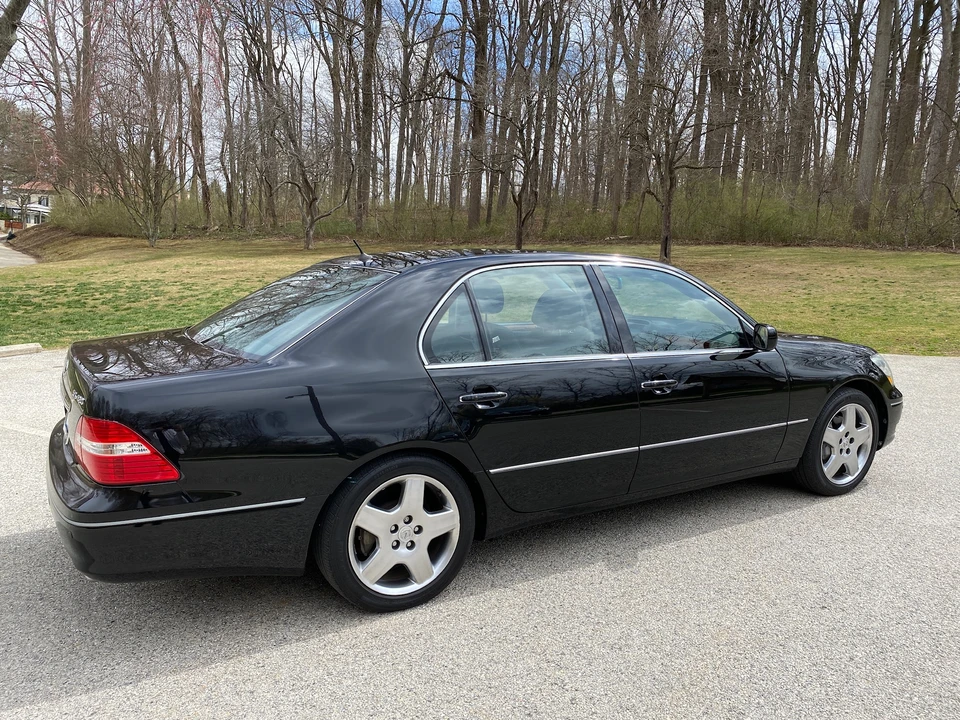 2005 Lexus LS 3rd Gen - Image 6 of 31