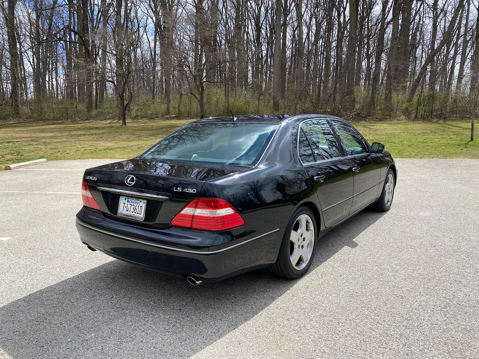 2005 Lexus LS 3rd Gen - Image 10 of 31