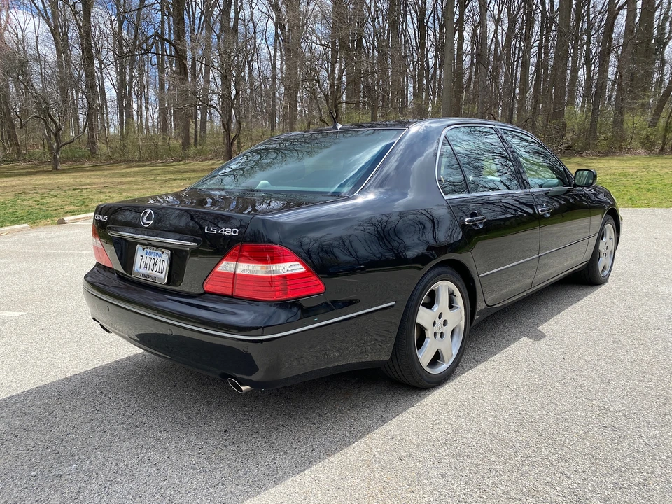 2005 Lexus LS 3rd Gen - Image 9 of 31