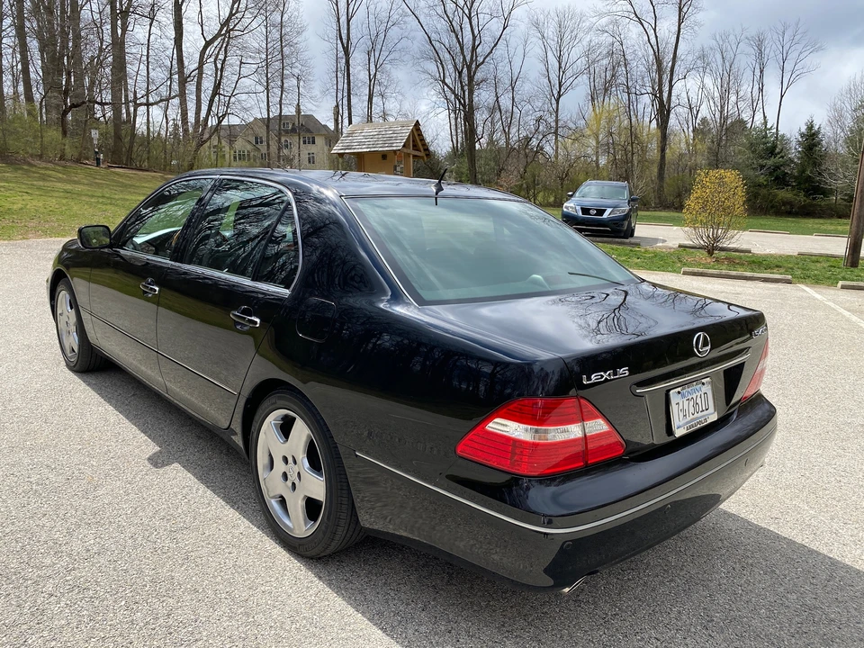 2005 Lexus LS 3rd Gen - Image 15 of 31