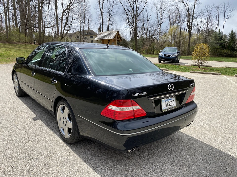 2005 Lexus LS 3rd Gen - Image 14 of 31