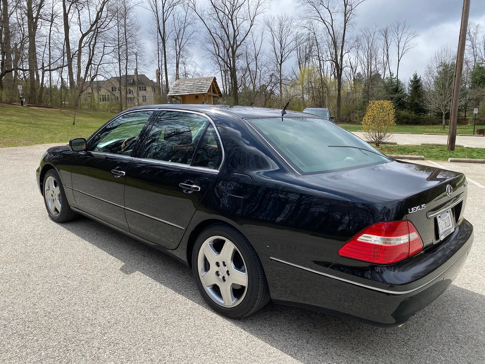 2005 Lexus LS 3rd Gen - Image 16 of 31