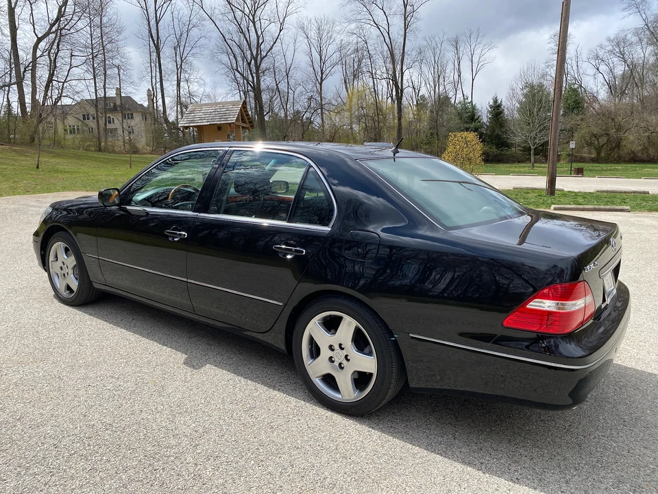 2005 Lexus LS 3rd Gen - Image 17 of 31