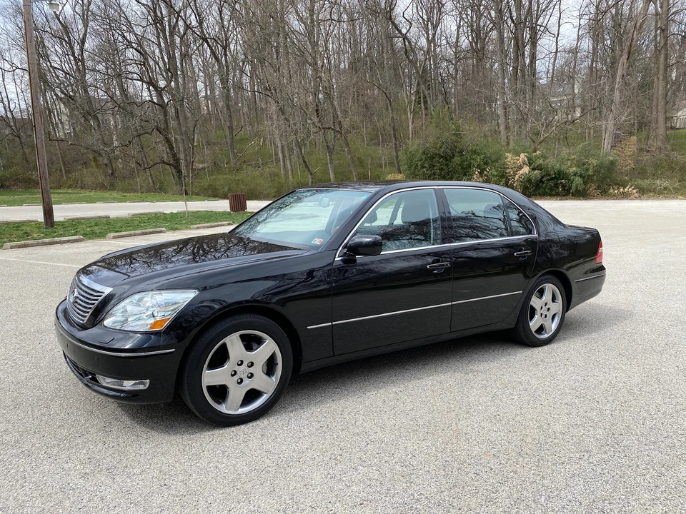 2005 Lexus LS 3rd Gen - Image 19 of 31