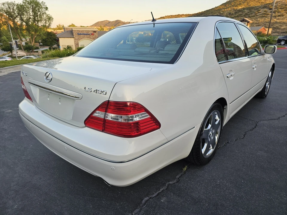 2005 Lexus LS 3rd Gen - Image 21 of 31