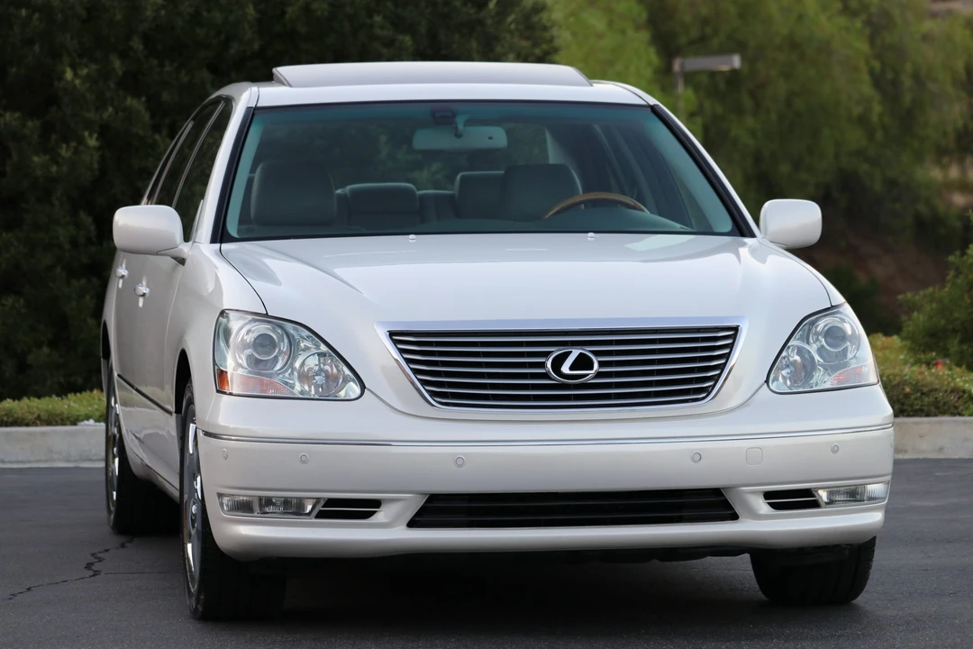 2005 Lexus LS 3rd Gen - Image 28 of 31