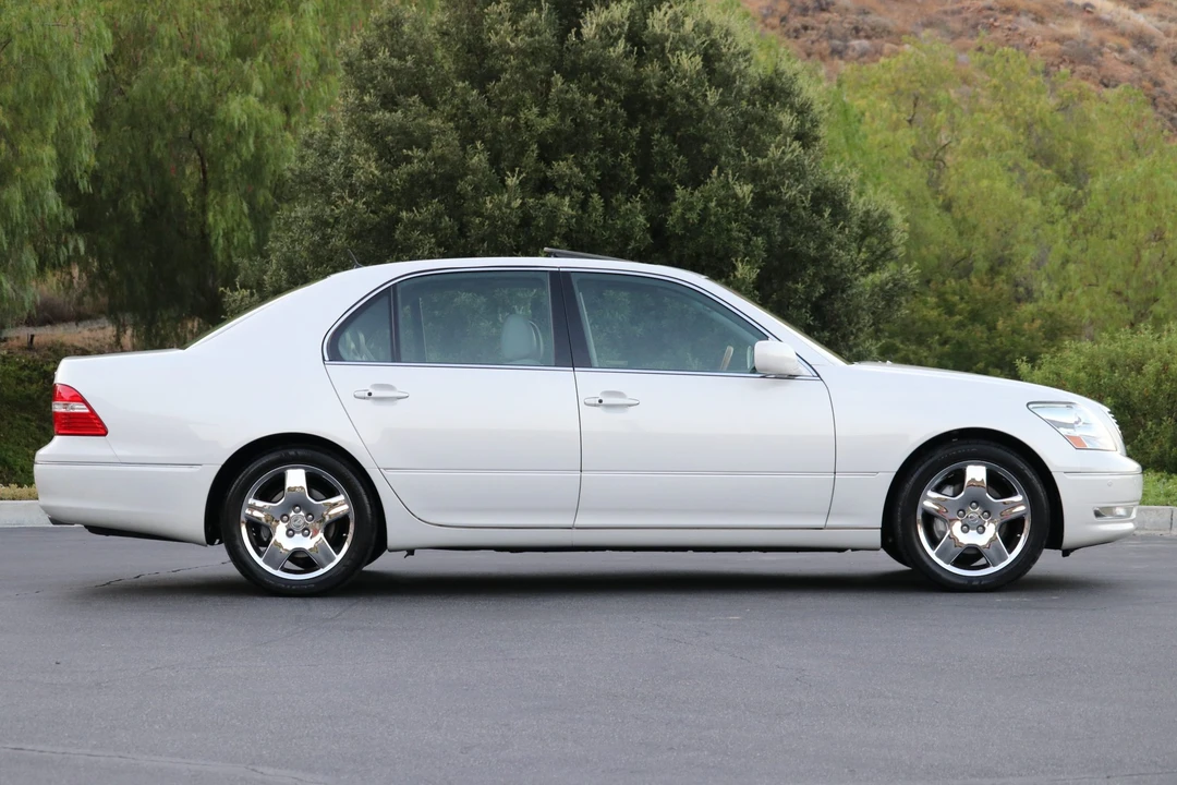 2005 Lexus LS 3rd Gen - Image 24 of 31