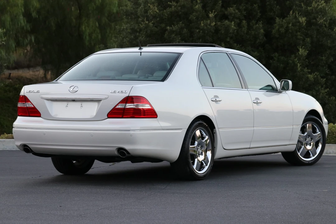 2005 Lexus LS 3rd Gen - Image 20 of 31