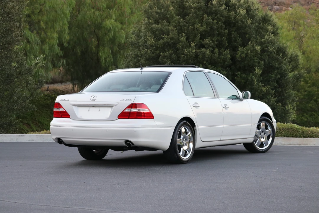 2005 Lexus LS 3rd Gen - Image 23 of 31