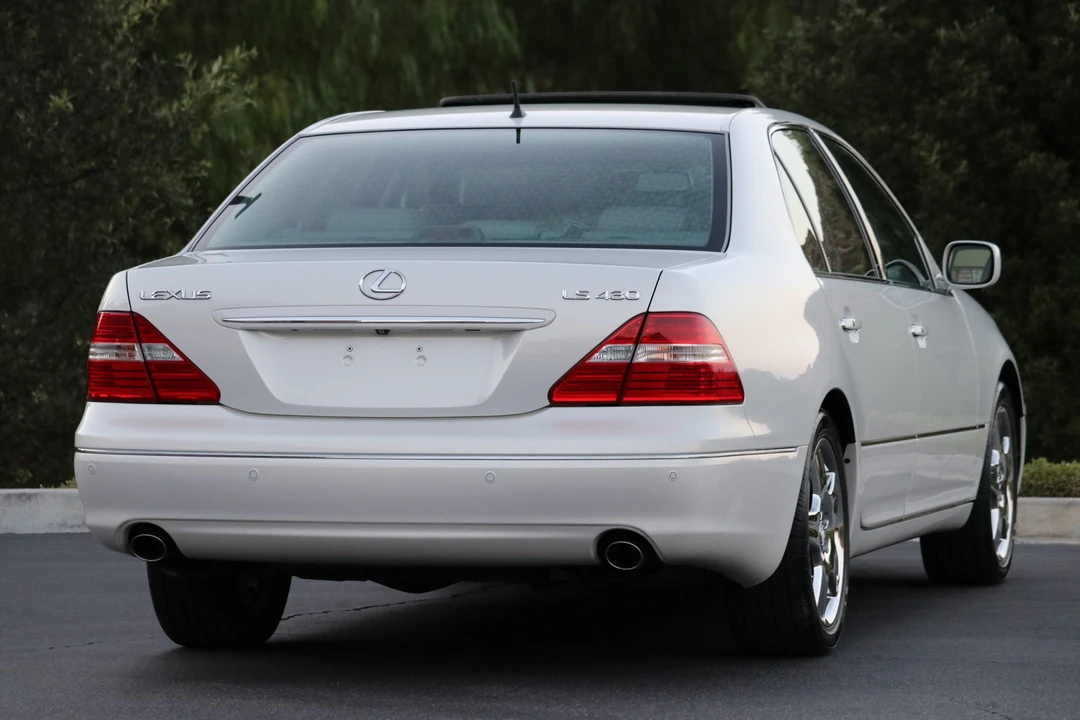 2005 Lexus LS 3rd Gen - Image 18 of 31
