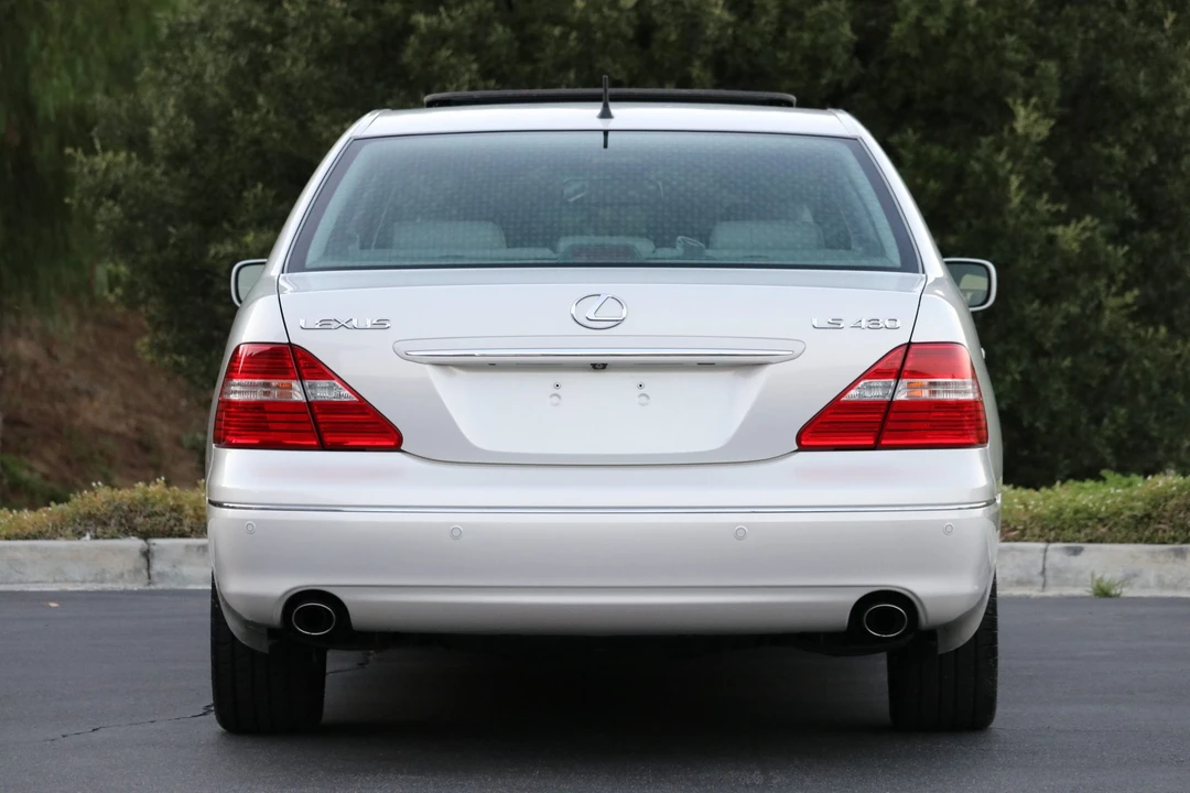 2005 Lexus LS 3rd Gen - Image 16 of 31