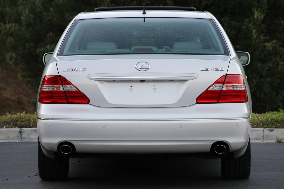 2005 Lexus LS 3rd Gen - Image 15 of 31