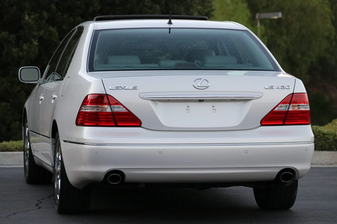2005 Lexus LS 3rd Gen - Image 13 of 31