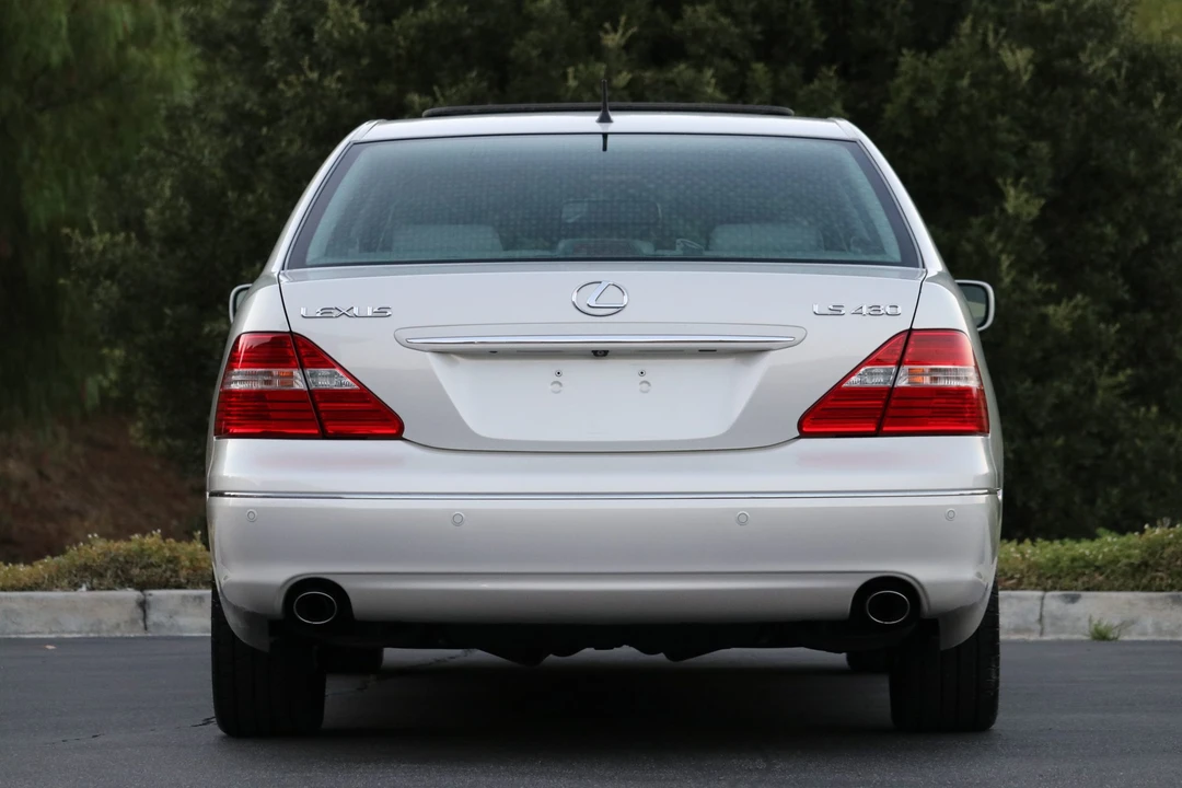 2005 Lexus LS 3rd Gen - Image 14 of 31