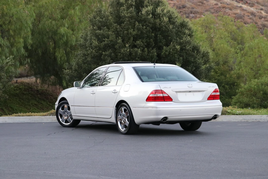 2005 Lexus LS 3rd Gen - Image 11 of 31