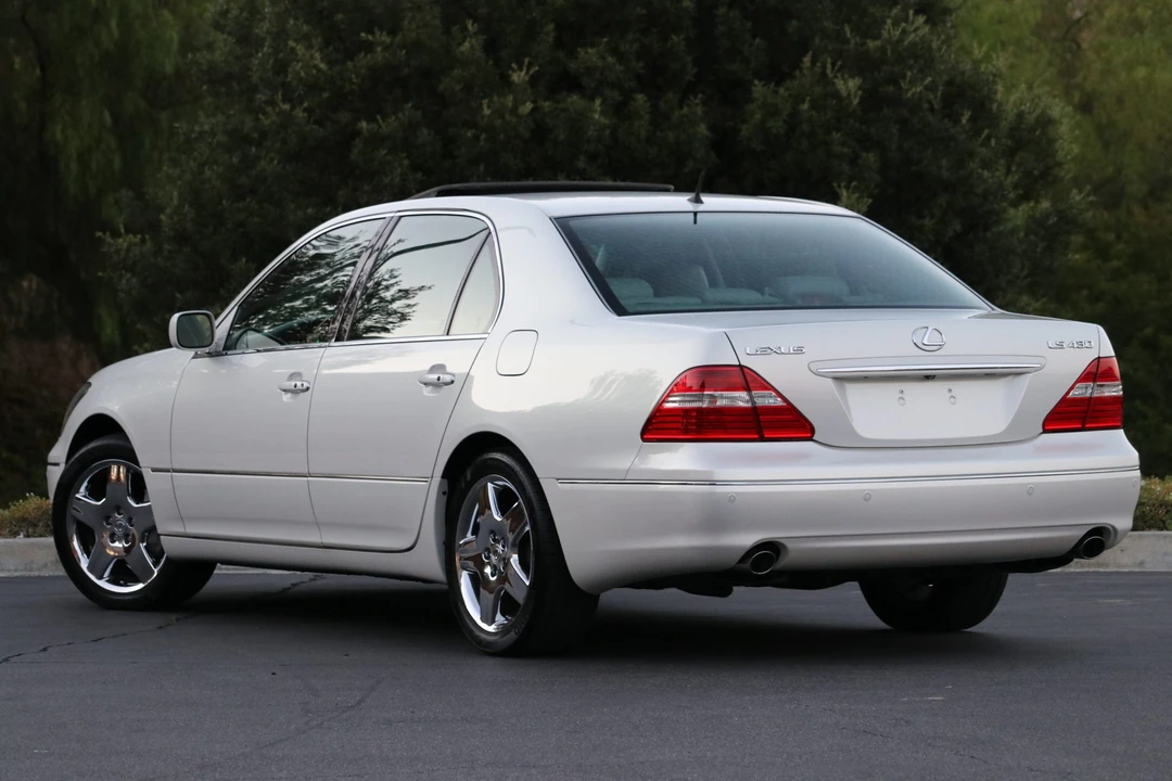 2005 Lexus LS 3rd Gen - Image 12 of 31
