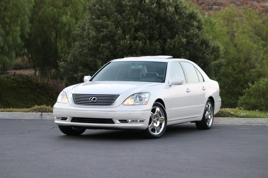 2005 Lexus LS 3rd Gen - Image 5 of 31