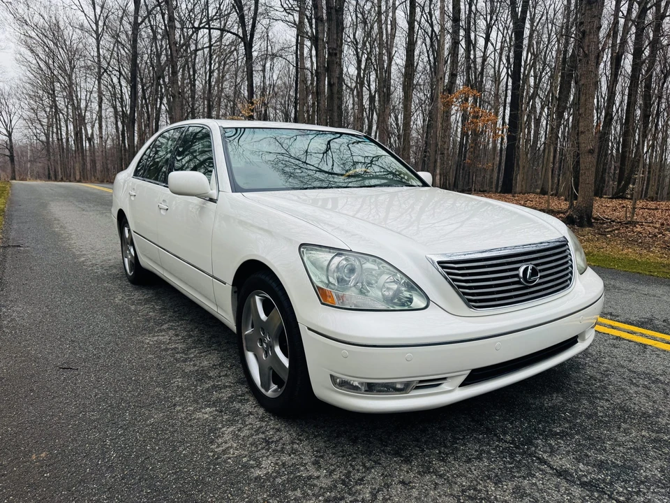 2005 Lexus LS 3rd Gen - Image 24 of 31