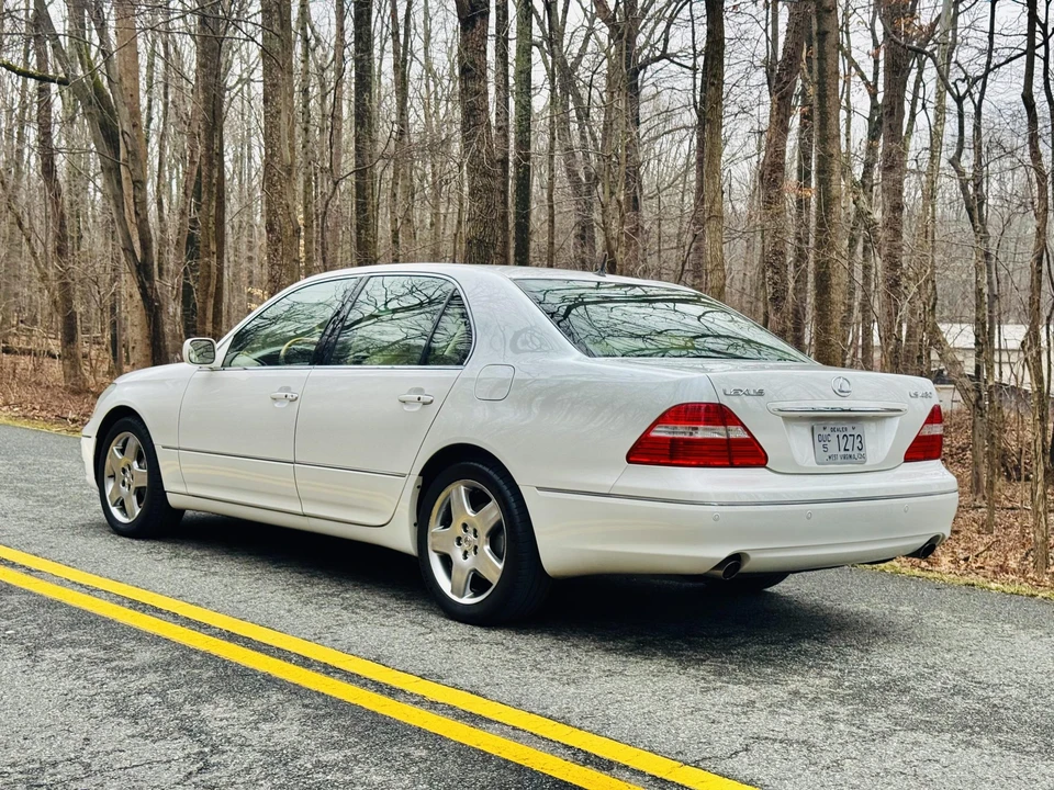 2005 Lexus LS 3rd Gen - Image 13 of 31
