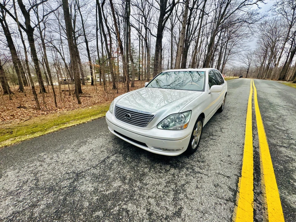 2005 Lexus LS 3rd Gen - Image 4 of 31