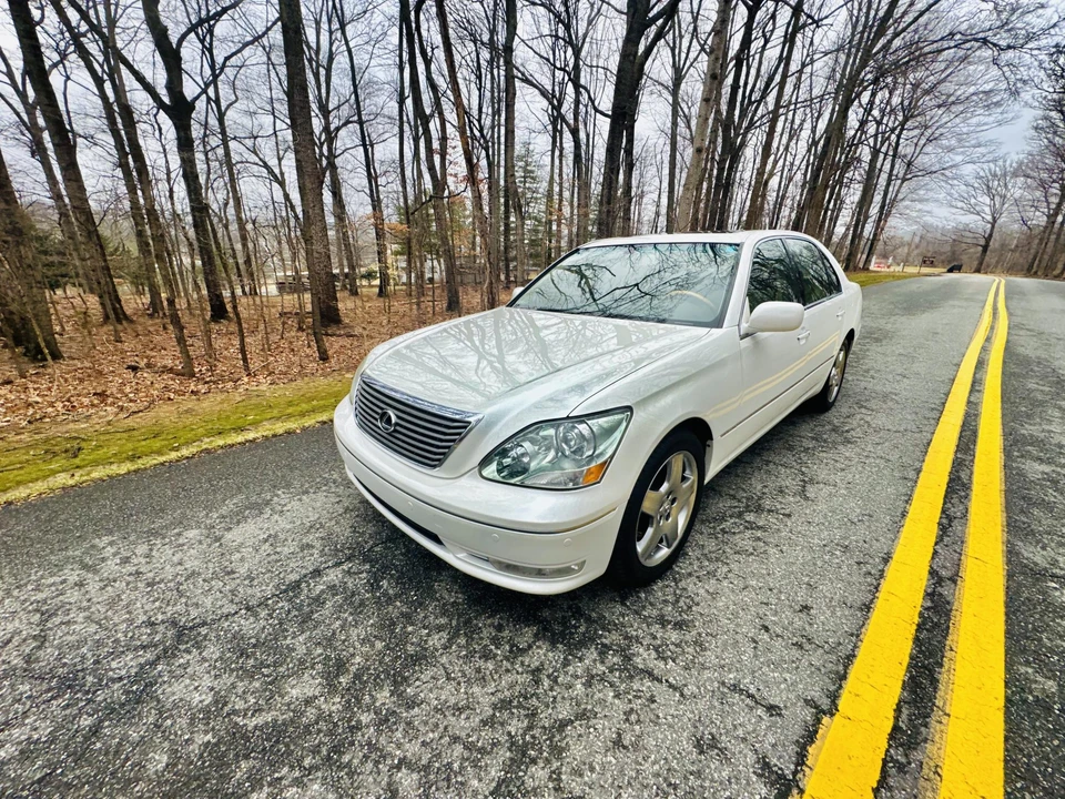 2005 Lexus LS 3rd Gen - Image 5 of 31