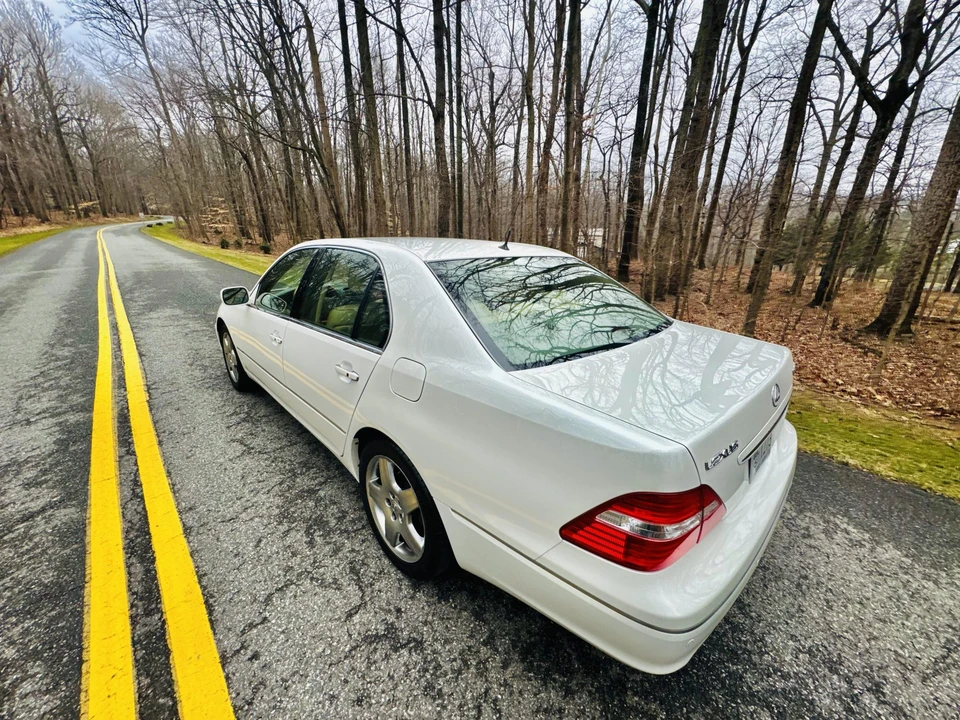 2005 Lexus LS 3rd Gen - Image 12 of 31