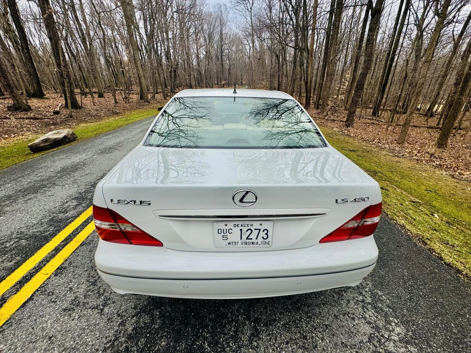 2005 Lexus LS 3rd Gen - Image 15 of 31