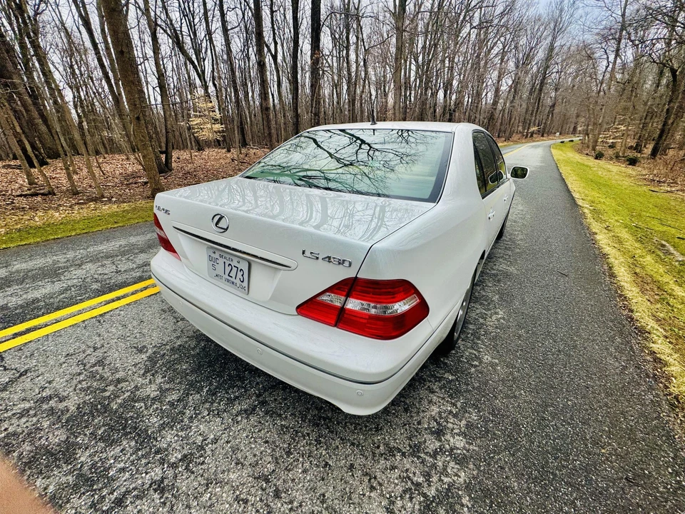 2005 Lexus LS 3rd Gen - Image 17 of 31