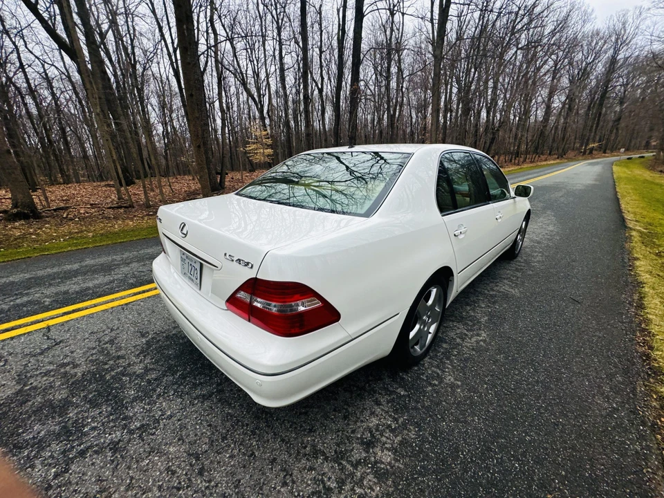 2005 Lexus LS 3rd Gen - Image 18 of 31