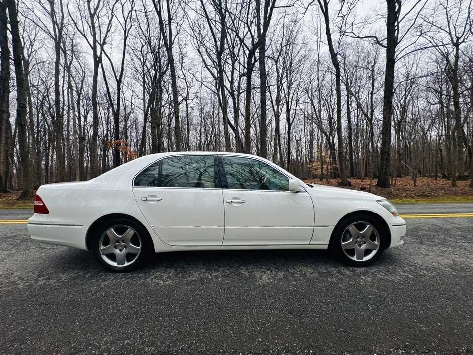 2005 Lexus LS 3rd Gen - Image 19 of 31