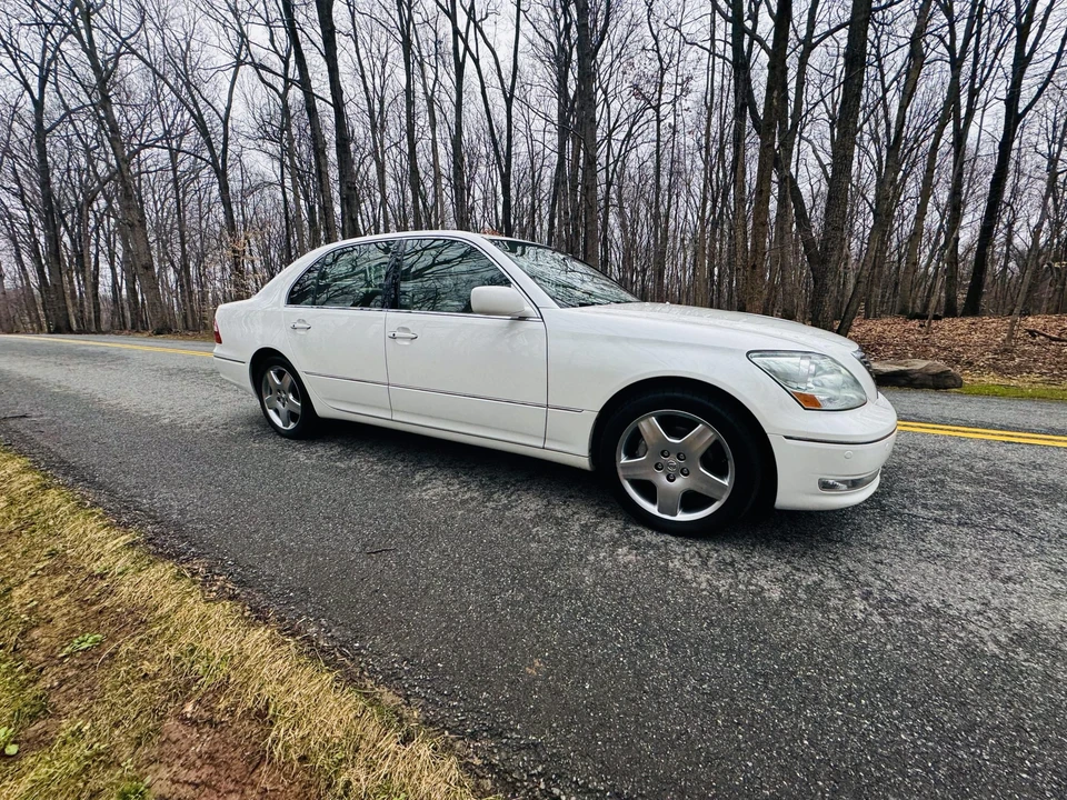 2005 Lexus LS 3rd Gen - Image 20 of 31