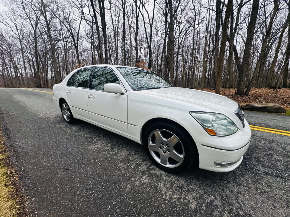 2005 Lexus LS 3rd Gen - Image 21 of 31