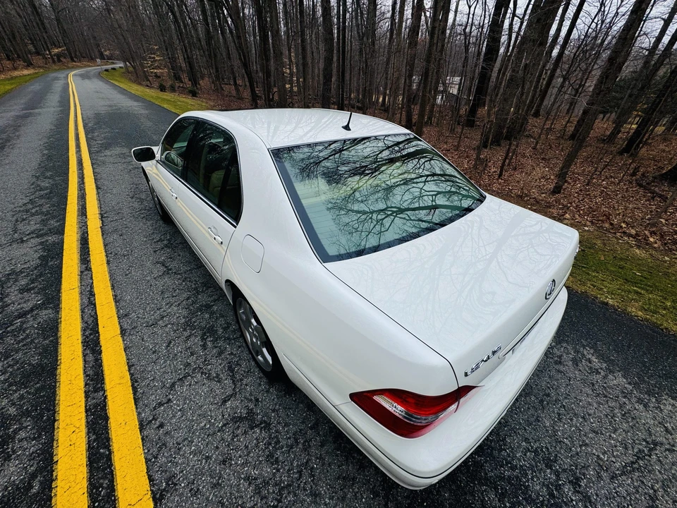 2005 Lexus LS 3rd Gen - Image 14 of 31