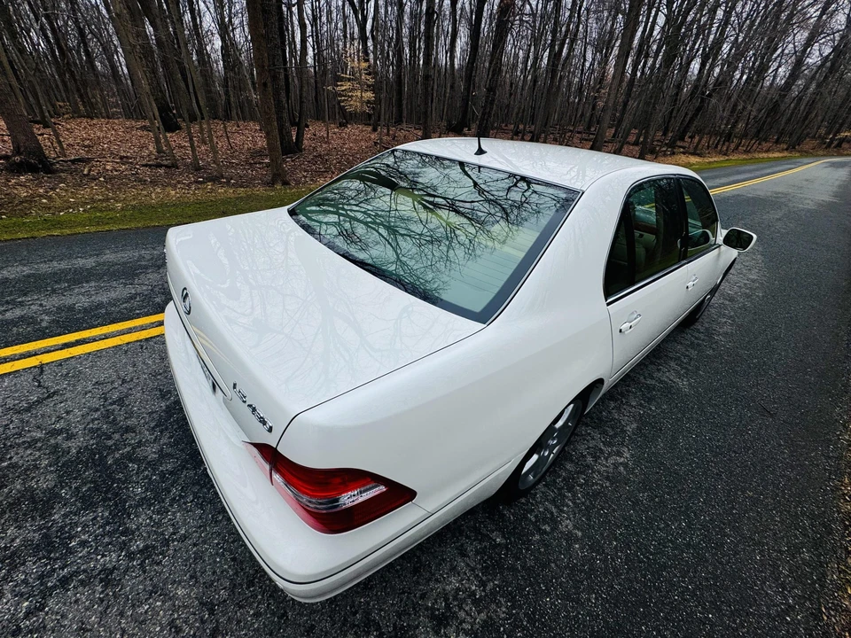 2005 Lexus LS 3rd Gen - Image 16 of 31