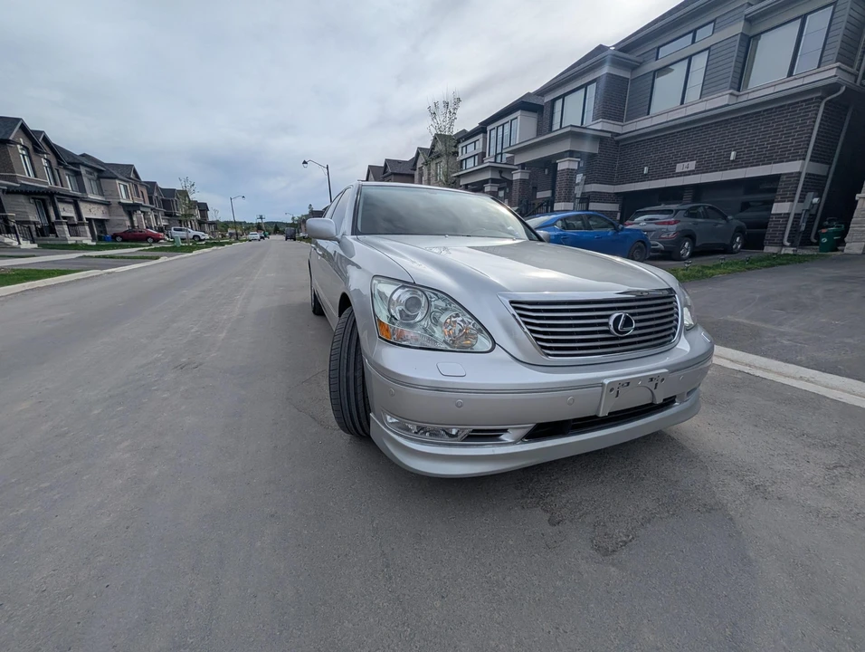 2005 Lexus LS 3rd Gen - Image 23 of 31