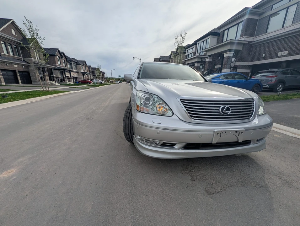 2005 Lexus LS 3rd Gen - Image 24 of 31