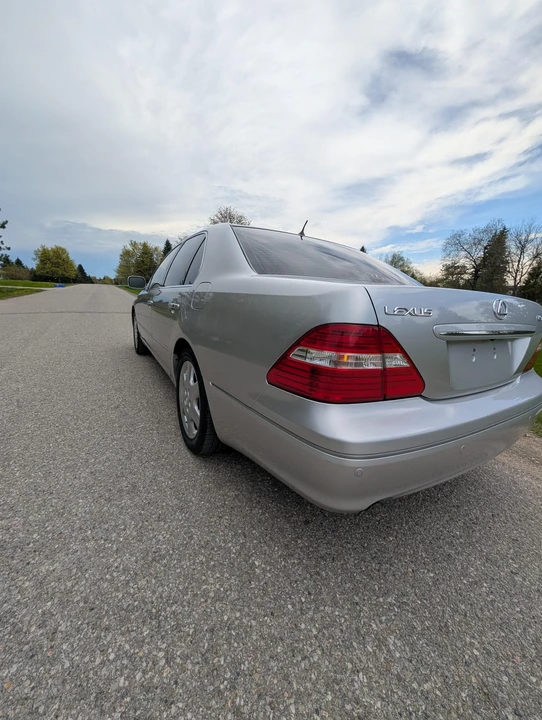 2005 Lexus LS 3rd Gen - Image 12 of 31