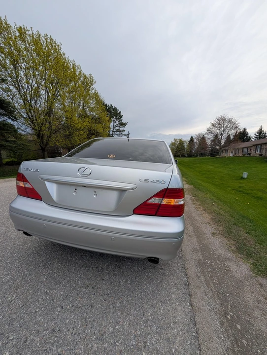 2005 Lexus LS 3rd Gen - Image 16 of 31
