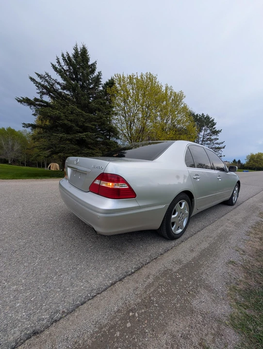 2005 Lexus LS 3rd Gen - Image 17 of 31