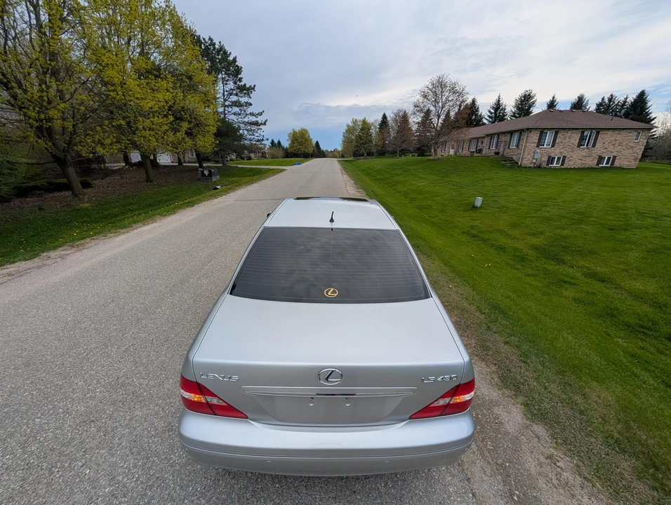 2005 Lexus LS 3rd Gen - Image 14 of 31