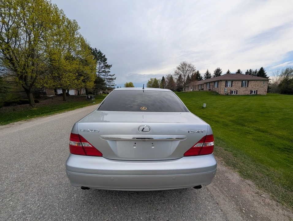 2005 Lexus LS 3rd Gen - Image 15 of 31
