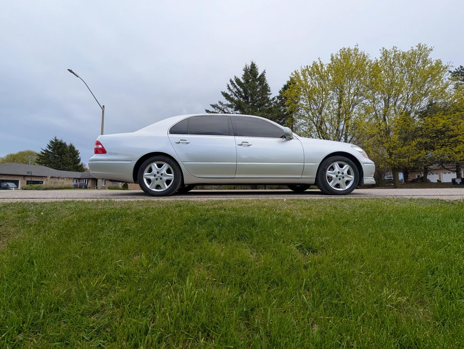 2005 Lexus LS 3rd Gen - Image 18 of 31