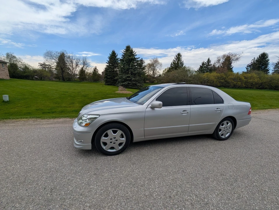 2005 Lexus LS 3rd Gen - Image 9 of 31
