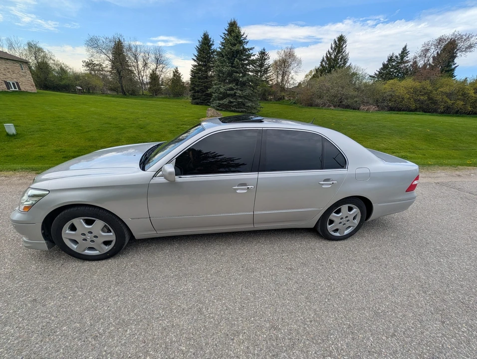 2005 Lexus LS 3rd Gen - Image 10 of 31