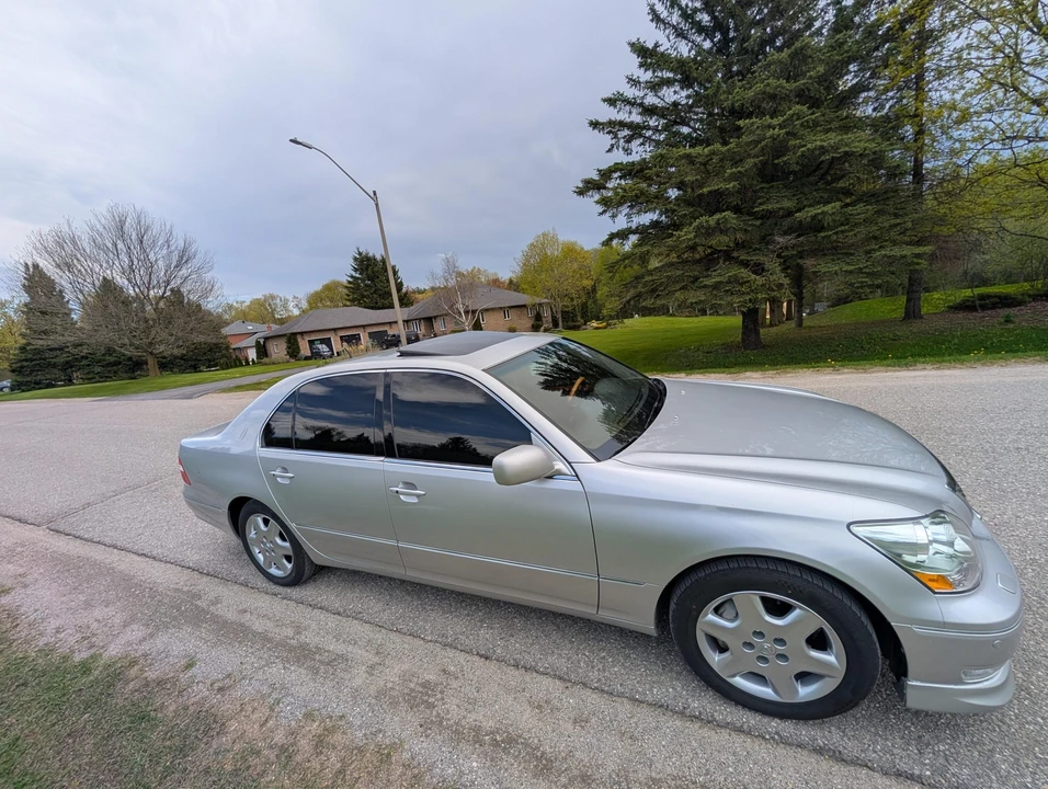 2005 Lexus LS 3rd Gen - Image 19 of 31